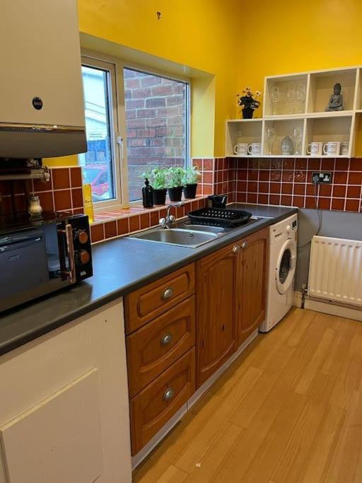 Ovington Grove 2 Fully Equipped Kitchen Free Parking 3 Bedrooms Netflix Newcastle upon Tyne Luaran gambar