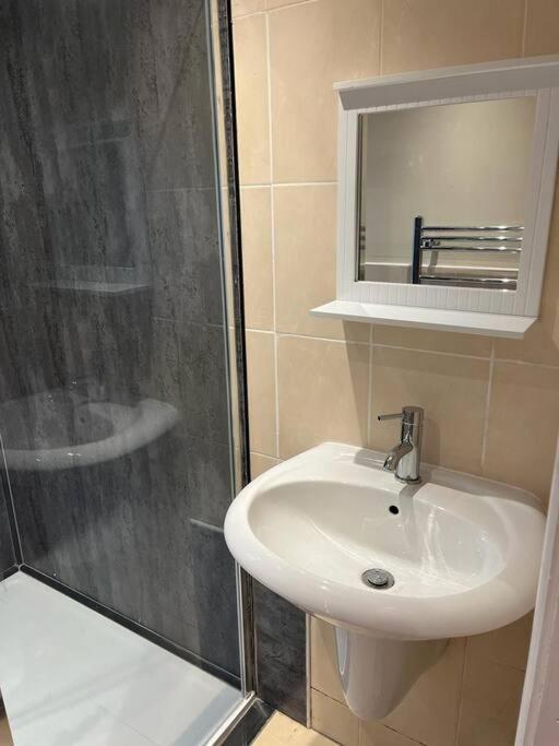 Ovington Grove 2 Fully Equipped Kitchen Free Parking 3 Bedrooms Netflix Newcastle upon Tyne Luaran gambar